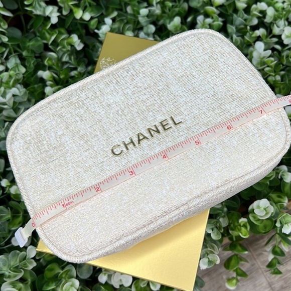 CHANEL 2023 Cosmetics Makeup Bag Pouch Tweed Limited Edition Holiday NEW BNIB - Picture 4 of 8